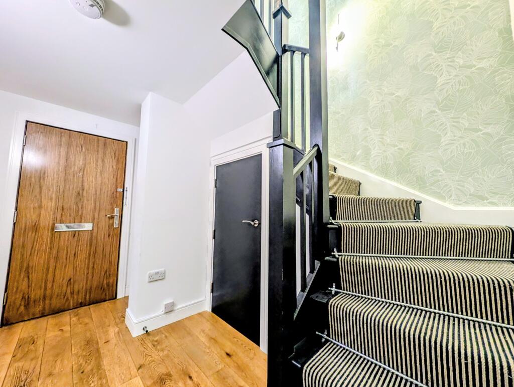Apartment in Twickenham - More