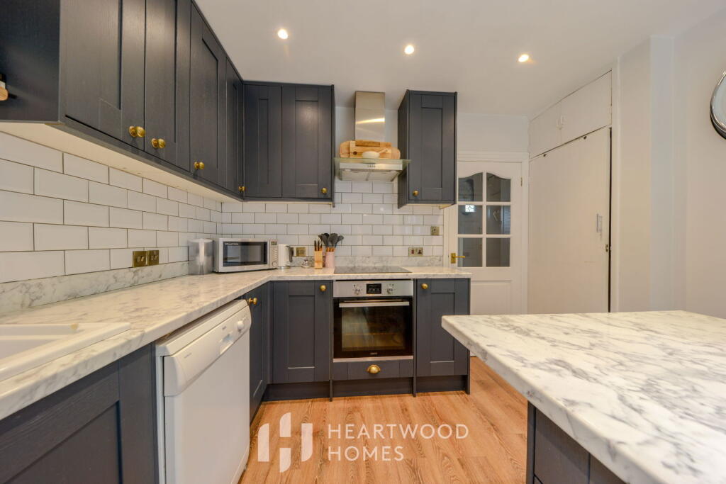 2-bed terraced on Ladies Grove, St. Albans, AL3 5TP, £475,000
