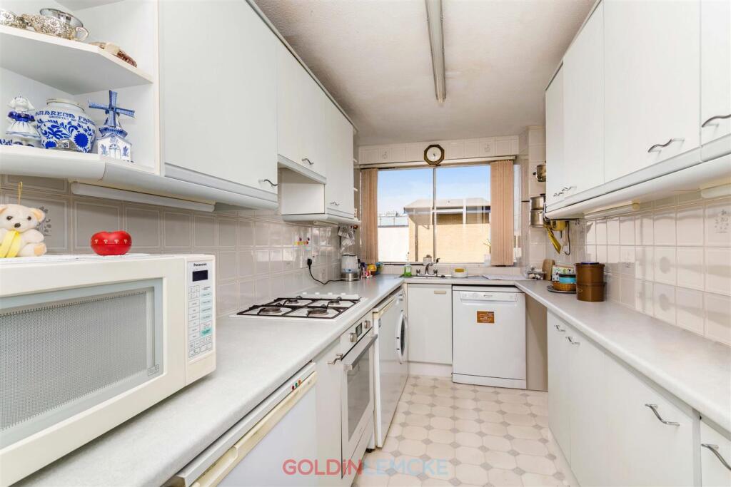 Apartment in Hove, Brunswick - View 4