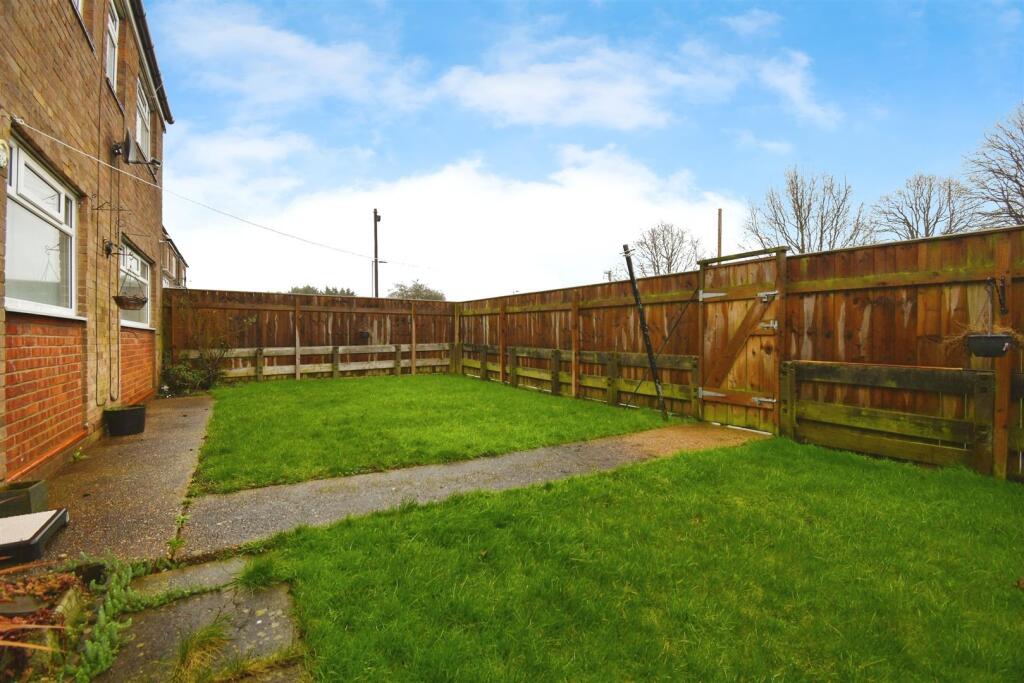 Roborough Close, Hull photo 4