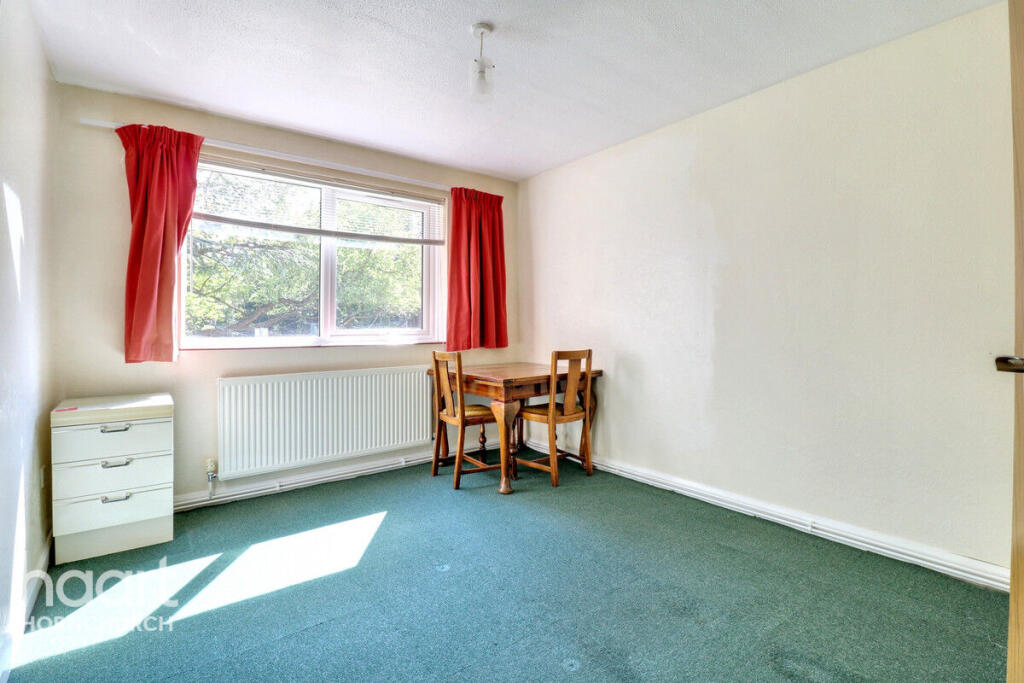 Main image of property: Chaplaincy Gardens, Hornchurch