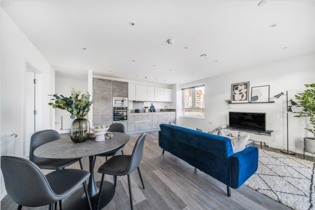 Apartment in Romford - View 4