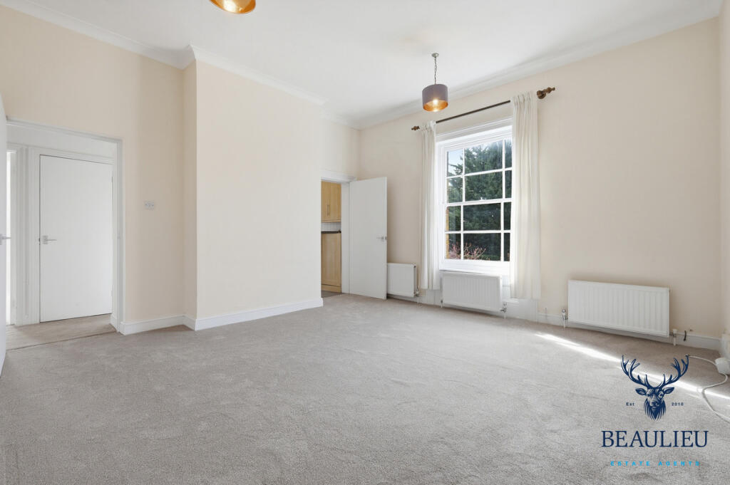 Rayleigh Road, Brentwood, CM13 1 photo 3