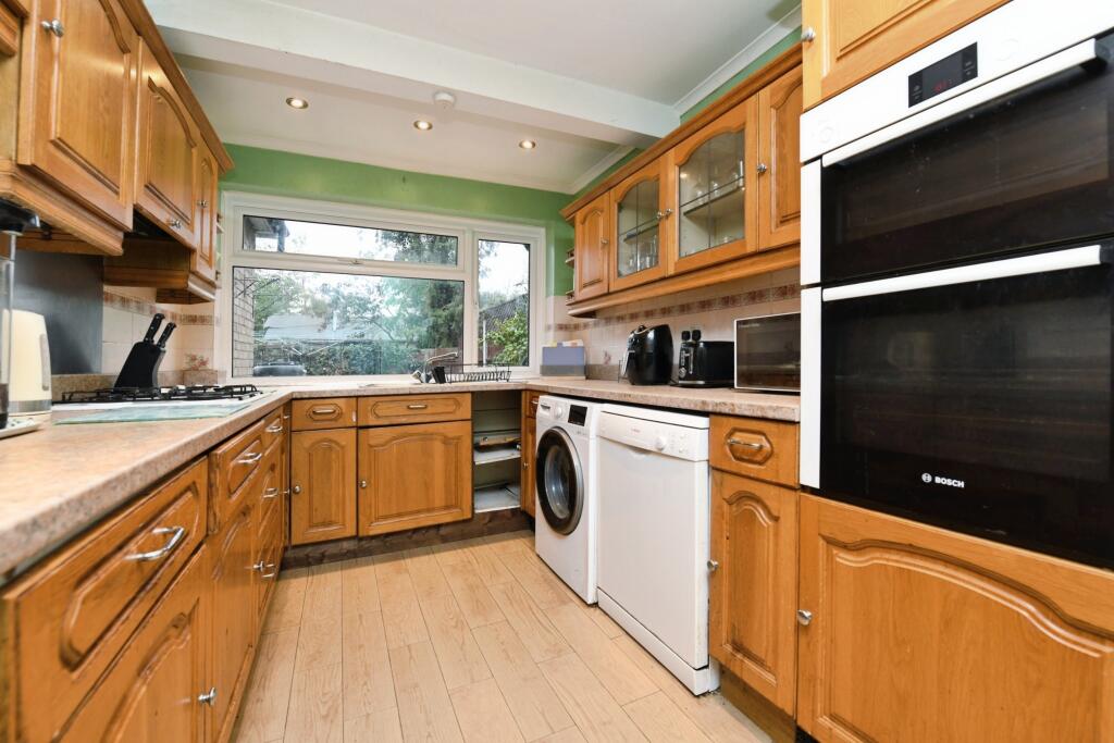 House in Southend-on-Sea - More