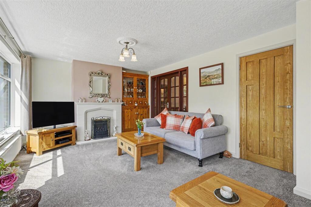 Trowell Grove, Long Eaton - More