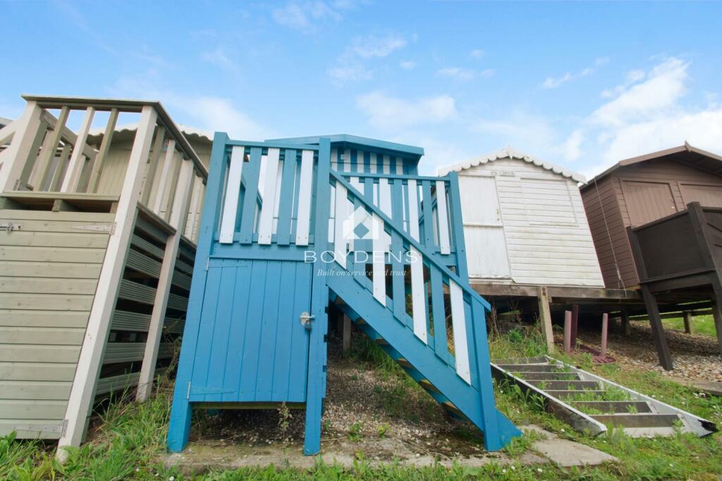 Studio other on The Leas, Second Row, Frinton On Sea, £35,000