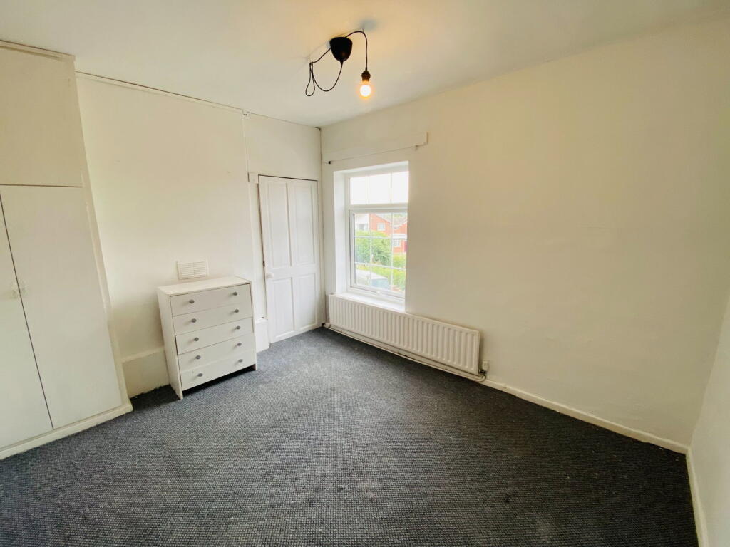 House in Swadlincote, Newhall - More