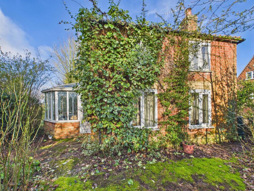 2-bed house on Rose Cottage, Church Lane, Mavis Enderby, Spilsby, £220,000