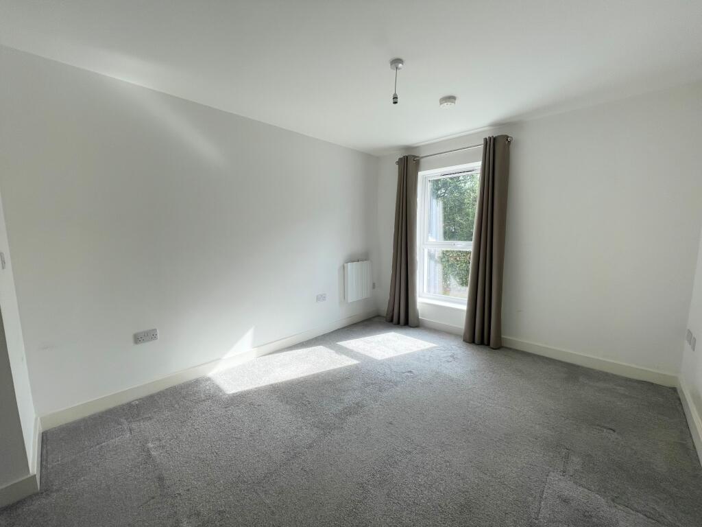 Apartment in Redhill - View 5