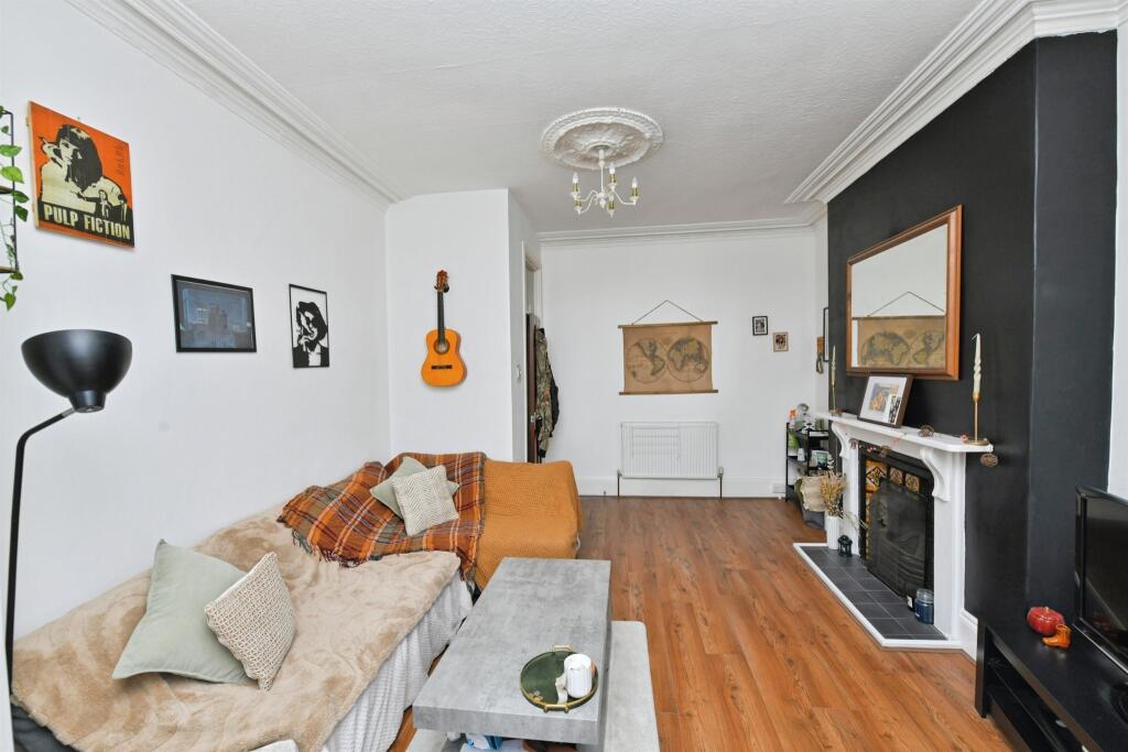 Apartment in Plymouth, St. Judes - More