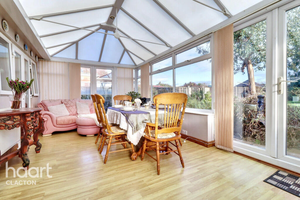 Tudor Green, Clacton-On-Sea photo 3