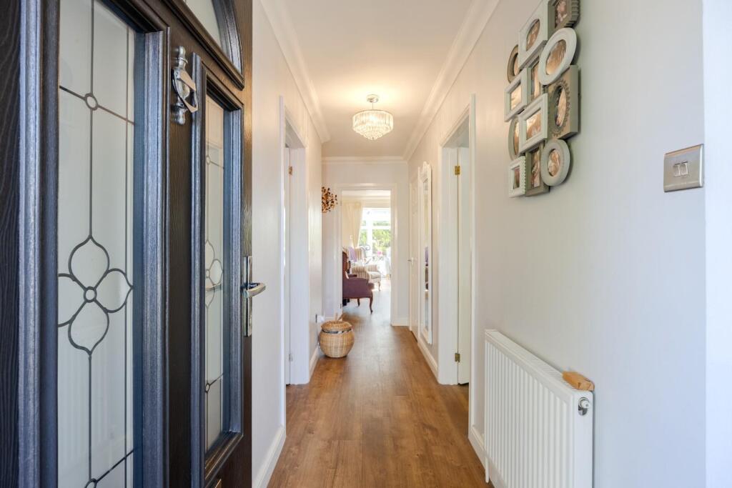 House in Castle Point, Thundersley - More