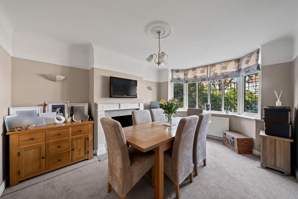 Richlands Avenue, Stoneleigh, Surrey KT17 photo 4