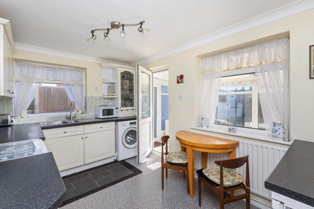 Ainsdale Close, Worthing, BN13 photo 3