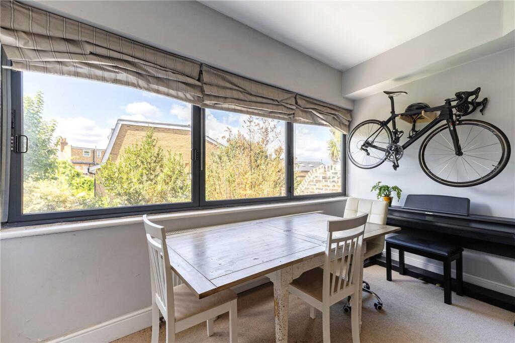 Apartment in London - View 5
