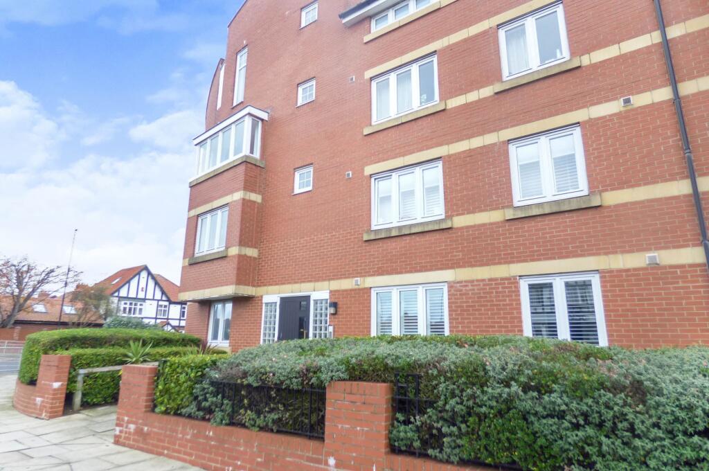 2-bed flat on The Leas, Whitley Bay, Tyne and Wear, NE25 9NB, £130,000