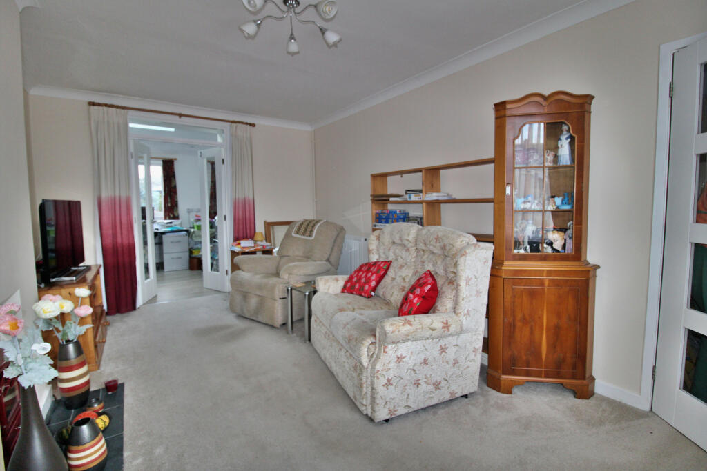 Somerset Crescent, Melksham, Wiltshire photo 5