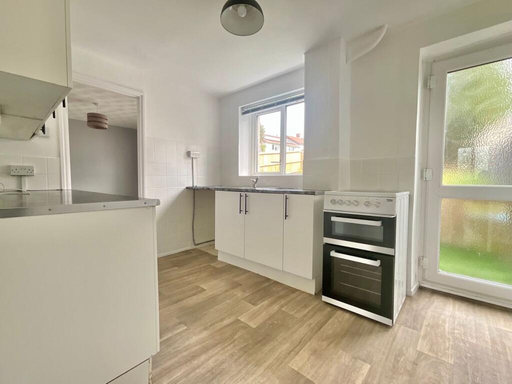 House in Cwmbrân, Croesyceiliog - More