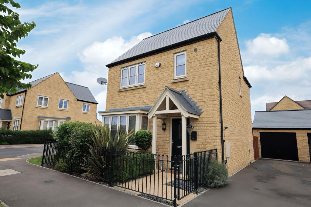 Main image of property: Centenary Way, Witney, Oxfordshire, OX29 7AN