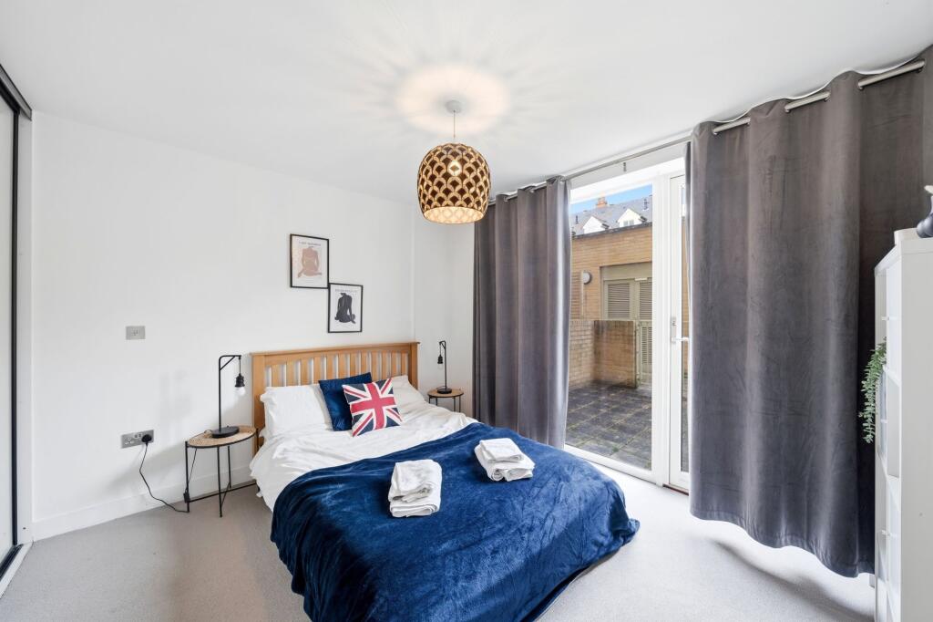 Apartment in Cambridge, Petersfield - View 4