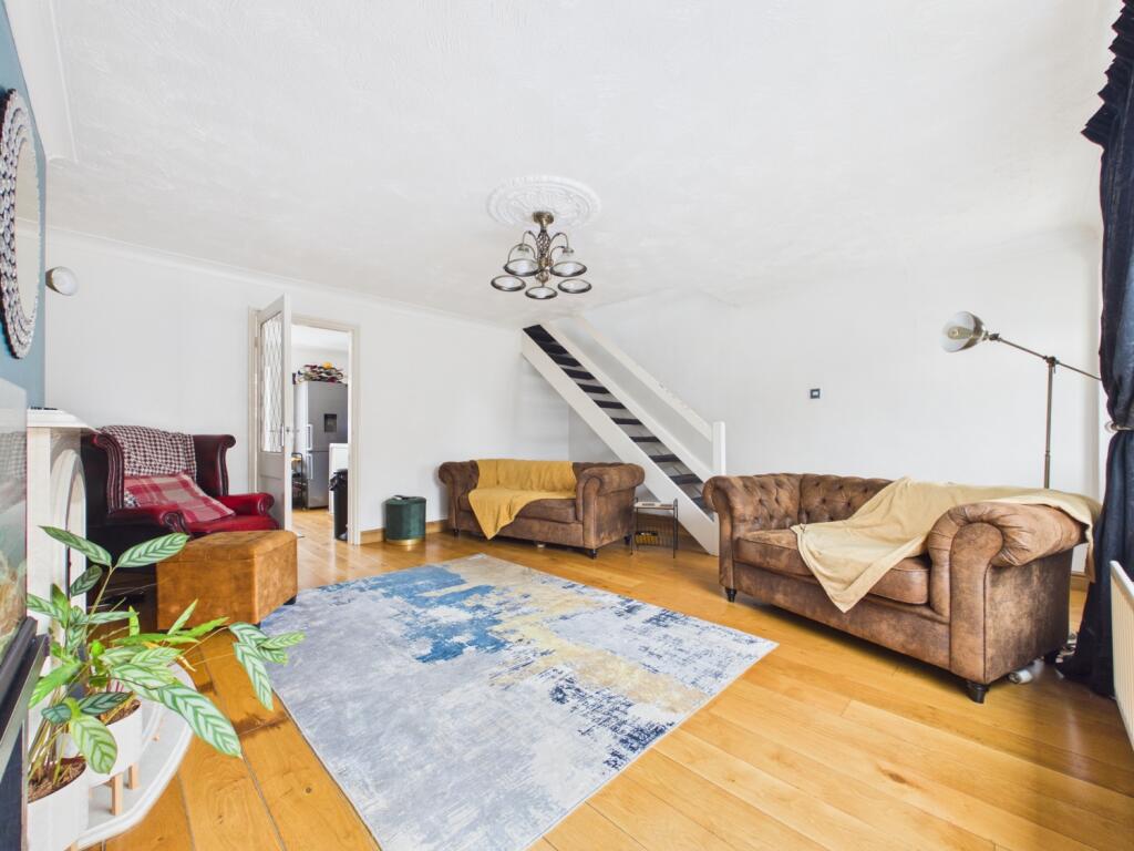 House in Wakefield, Featherstone - View 5