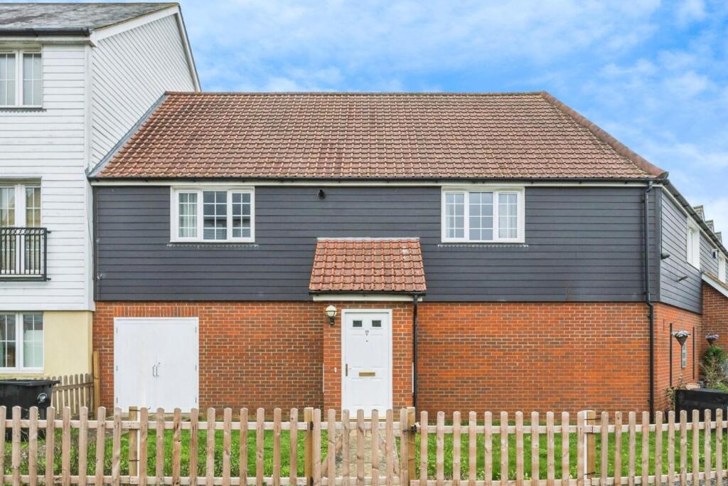 2-bed house on Saines Road, Flitch Green, Dunmow, Essex, CM6, £210,000