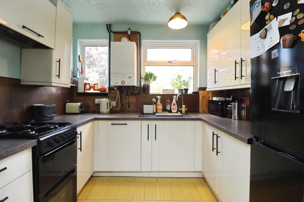 House in Rothwell, North Northamptonshire - More