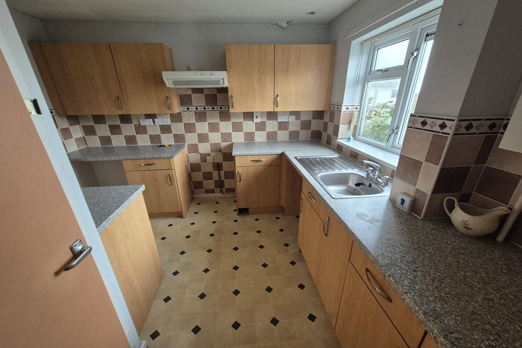 Henley View, Crewkerne, TA18 photo 2