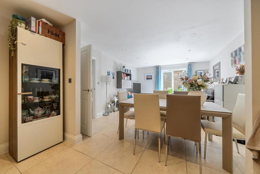 Apartment in London - View 5