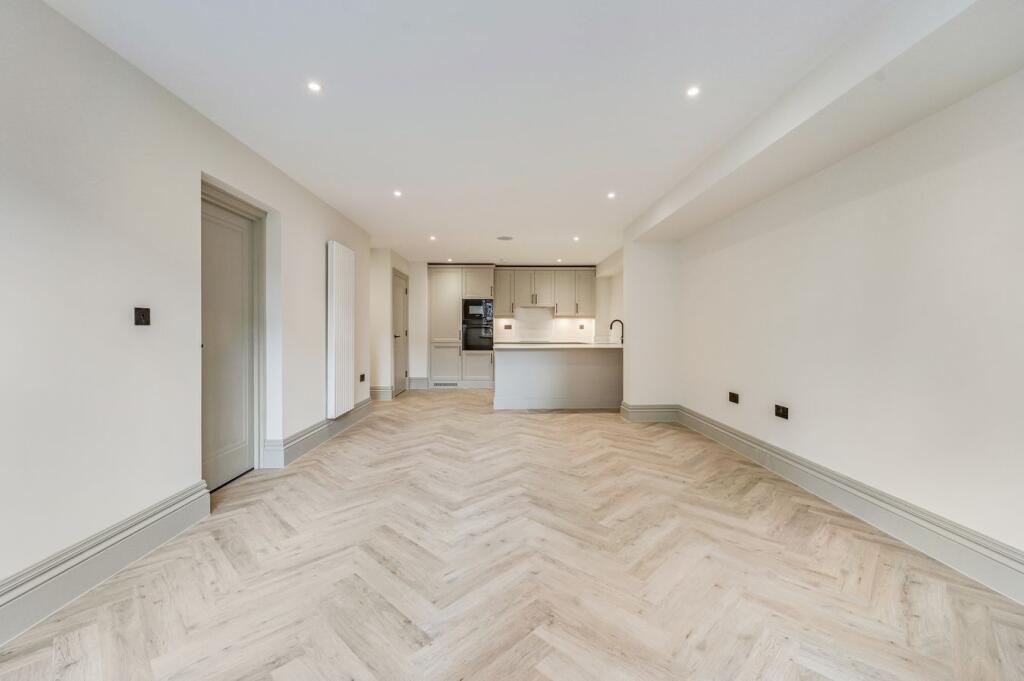 Apartment in Basildon, Billericay - More