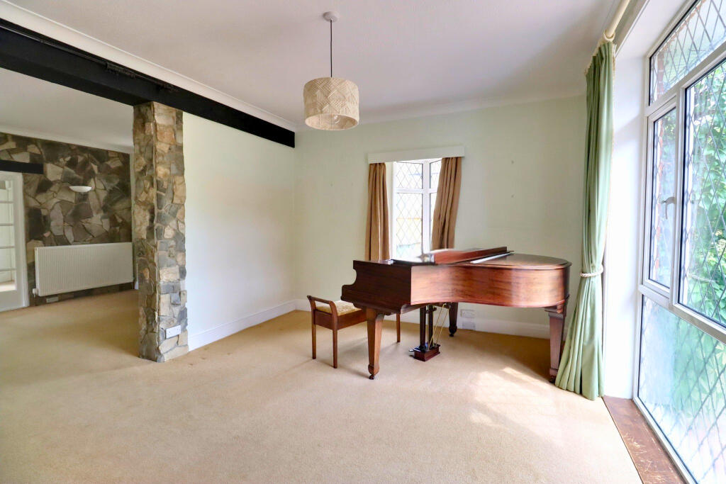 Portsmouth Road, Horndean - View 4