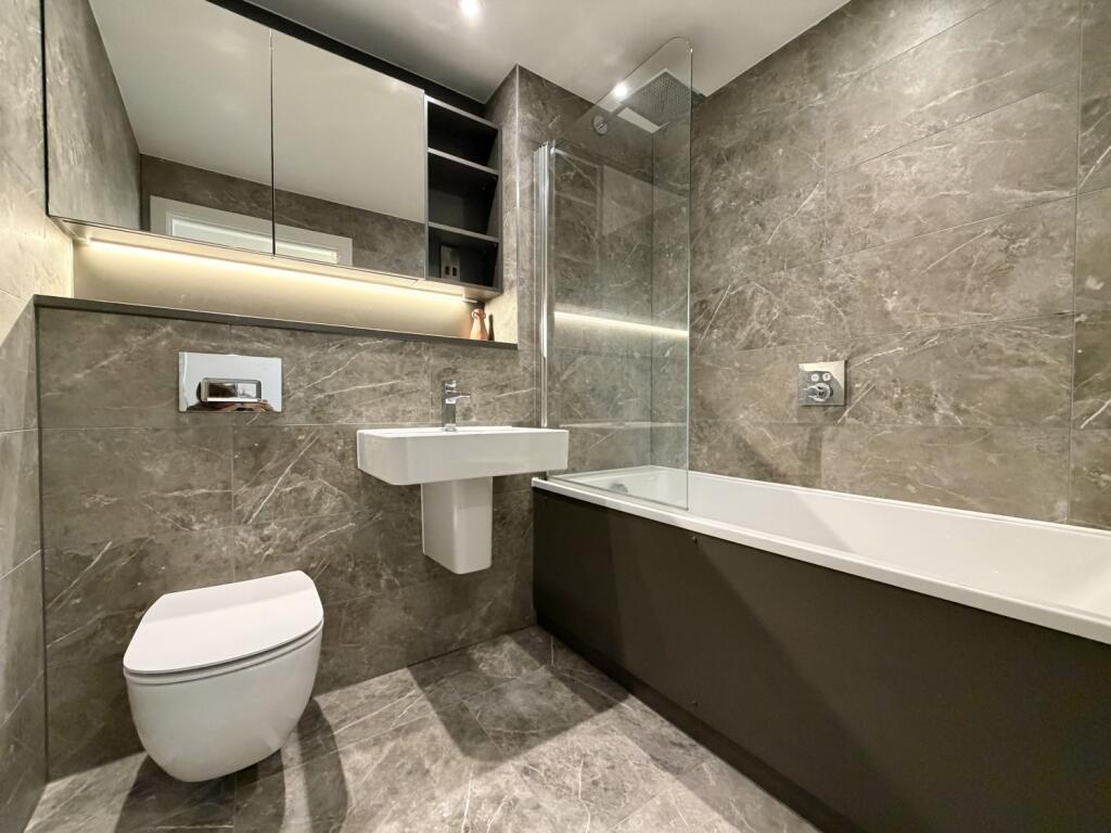 Apartment in Manchester, City Centre - View 3