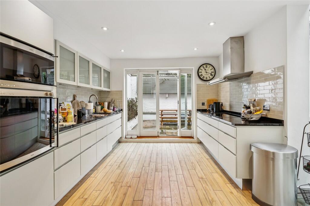 House in London, Battersea - More