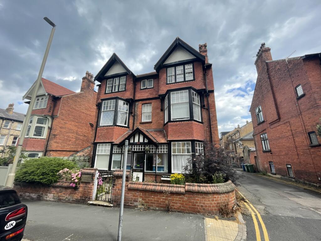 Main image of property: 28 West Street, Scarborough, North Yorkshire YO11 2QP