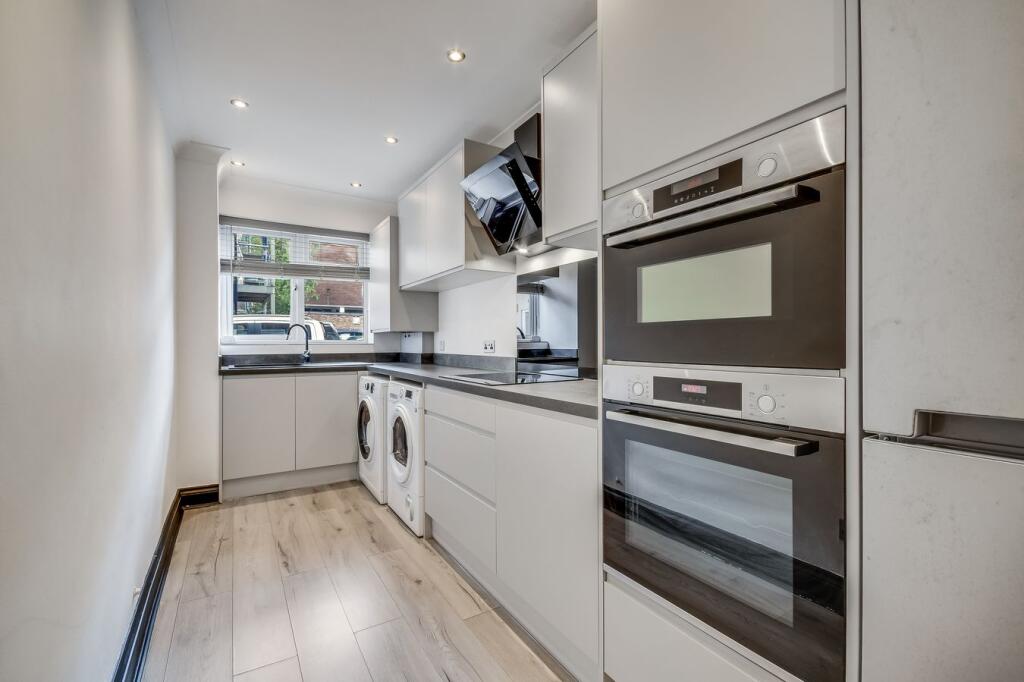 Apartment in Basildon, Billericay - View 3