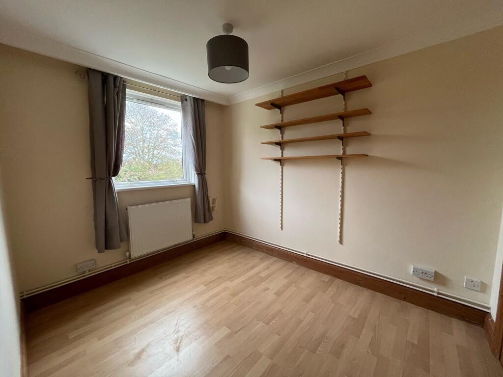 Apartment in Havant, Leigh Park - More