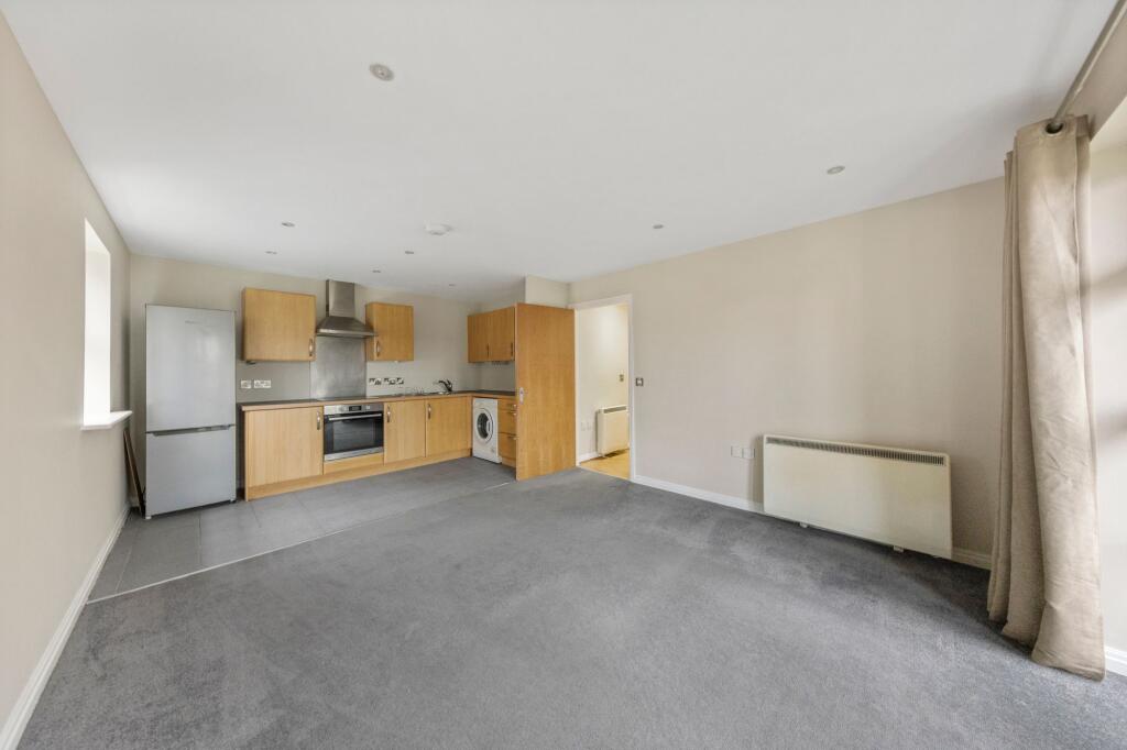 2-bed flat on Seattle Close, Great Sankey, WA5, £142,000