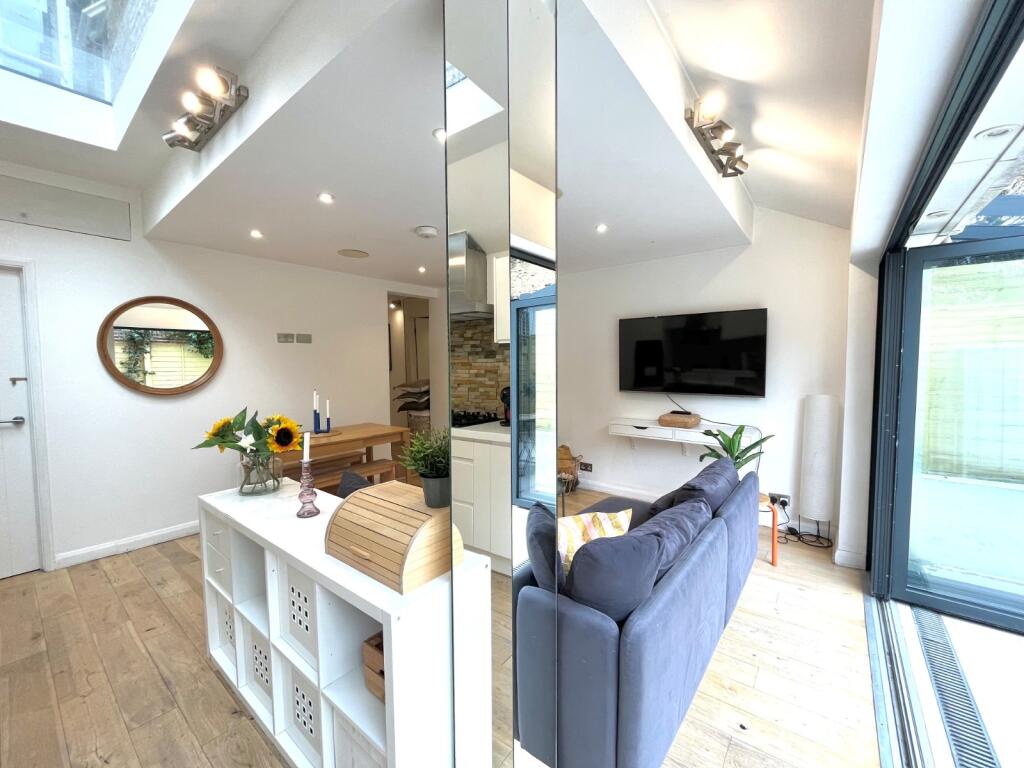 Apartment in London - More
