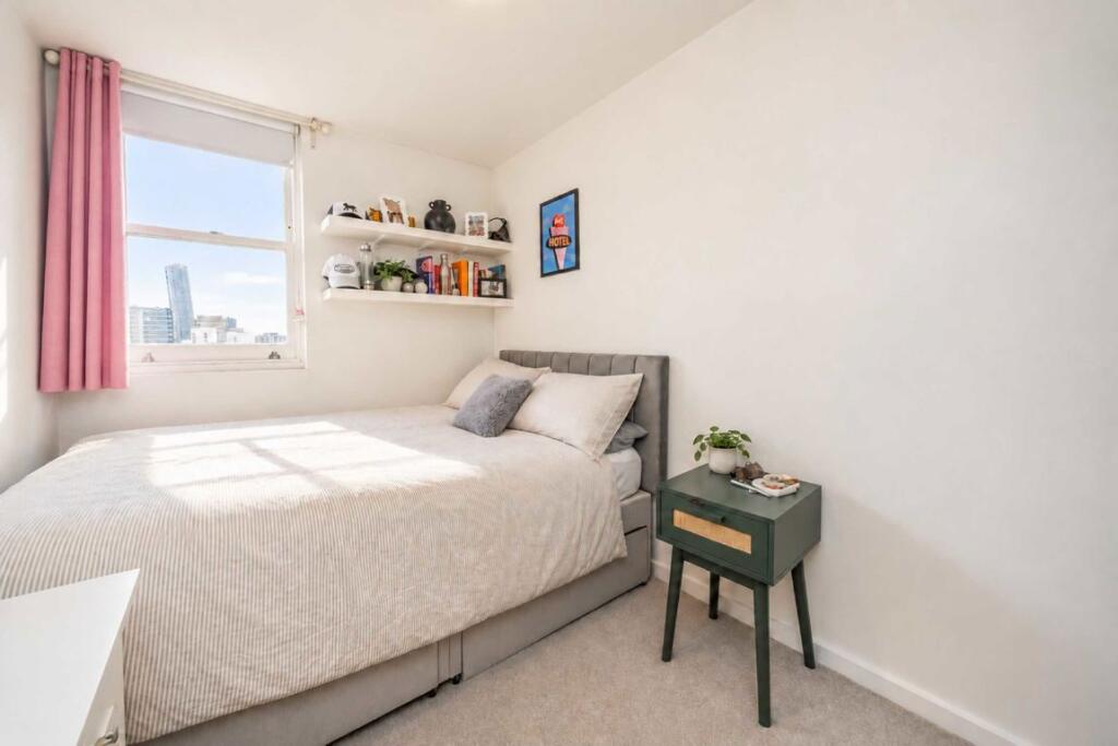 Apartment in London, Silchester Estate, North Kensington - View 5
