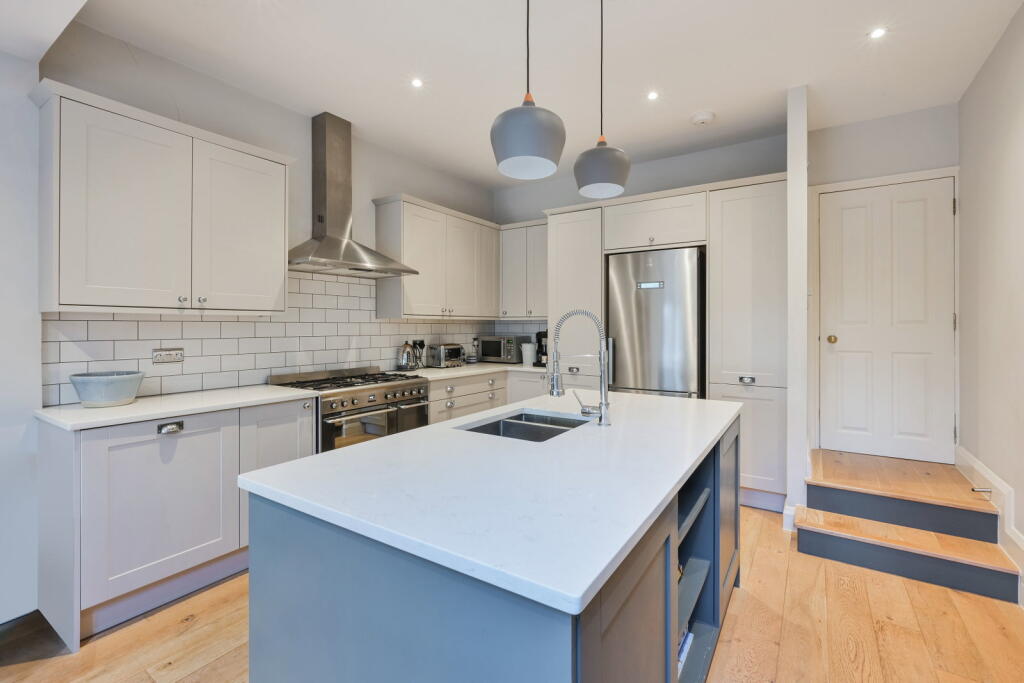 House in Reigate and Banstead, Surrey - View 5