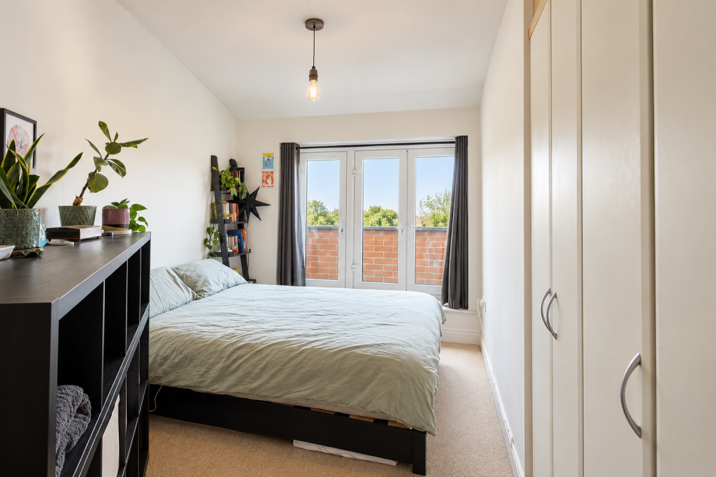 Weekday Cross Building property thumbnail 8