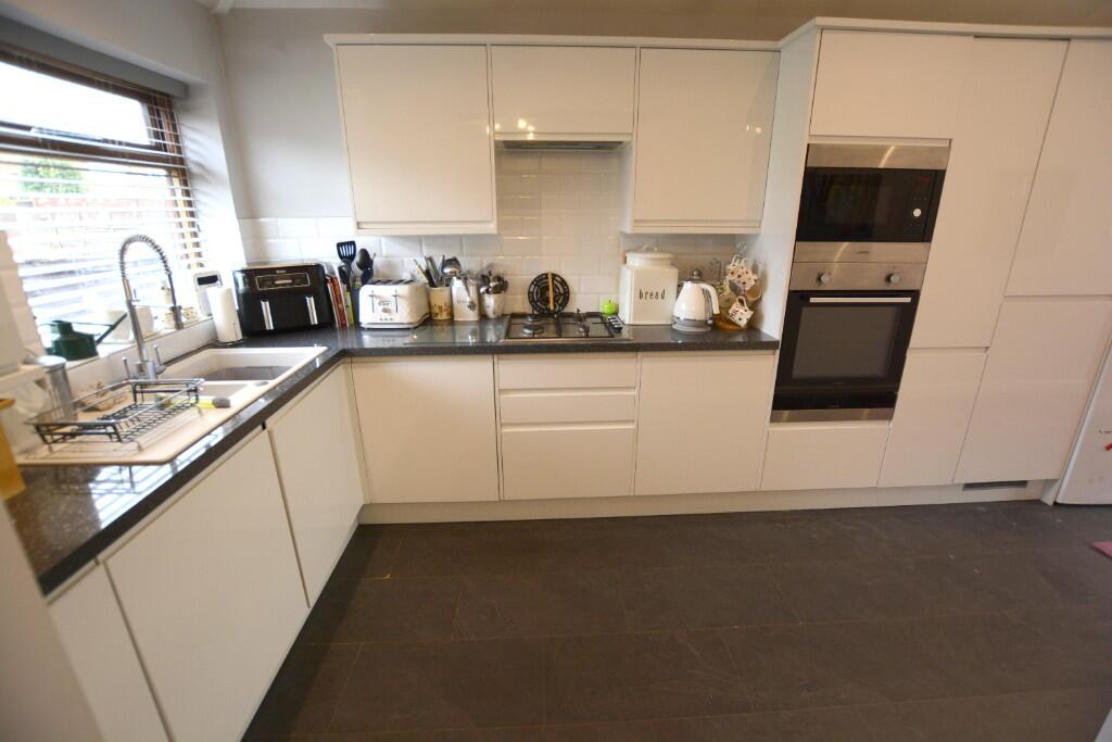 Church Avenue, Denton, M34 photo 3