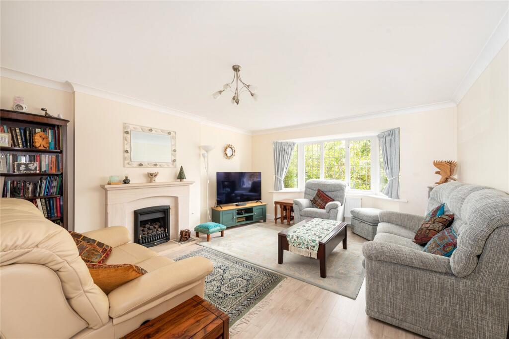 Creslow Way, Stone, Aylesbury, Buckinghamshire, HP17 photo 3