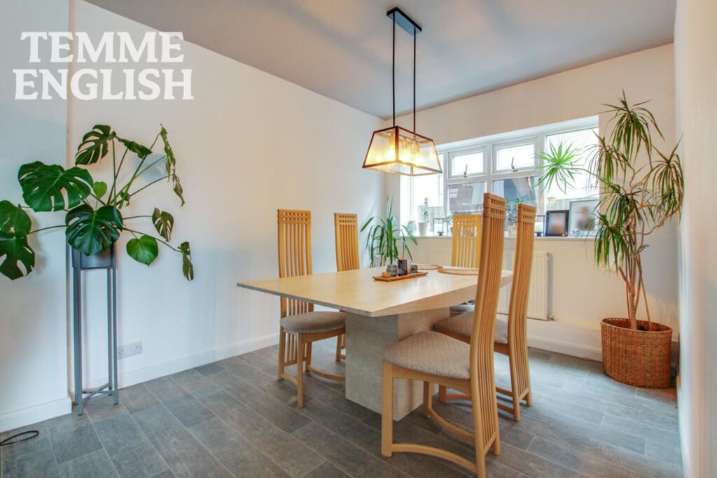House in Southend-on-Sea - More
