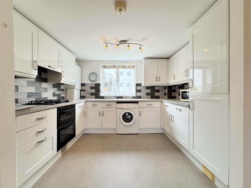 Apartment in Truro - View 2