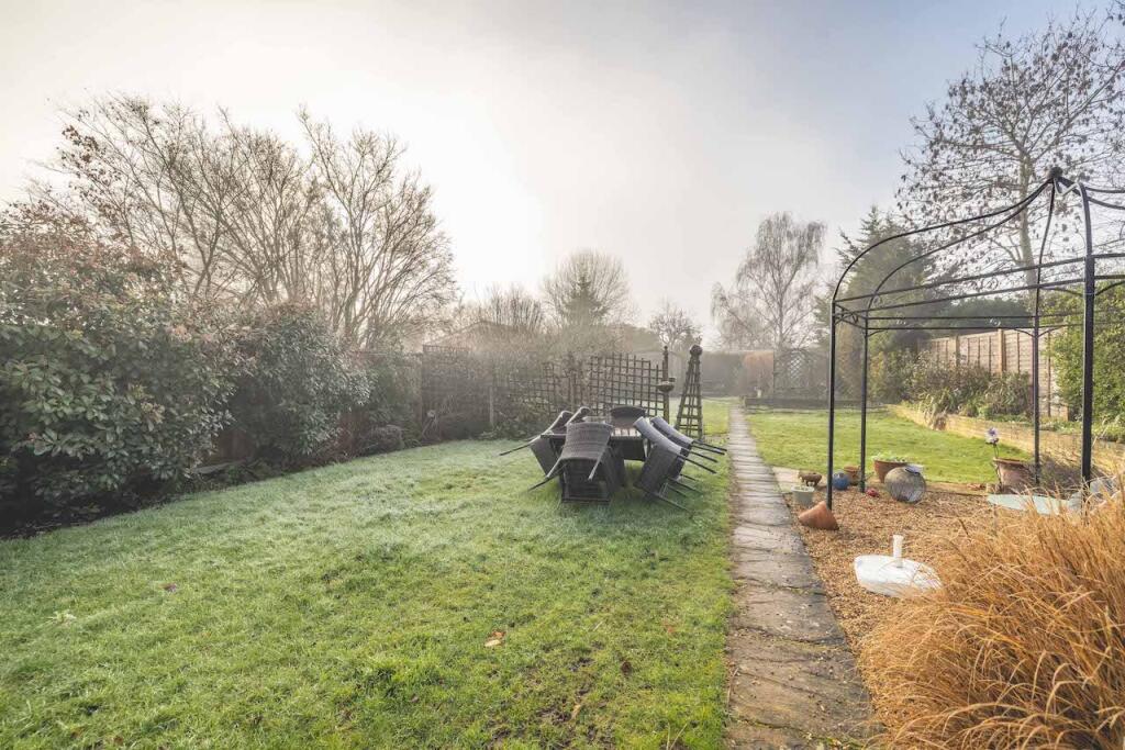 Bathurst Walk, Richings Park, SL0 photo 4