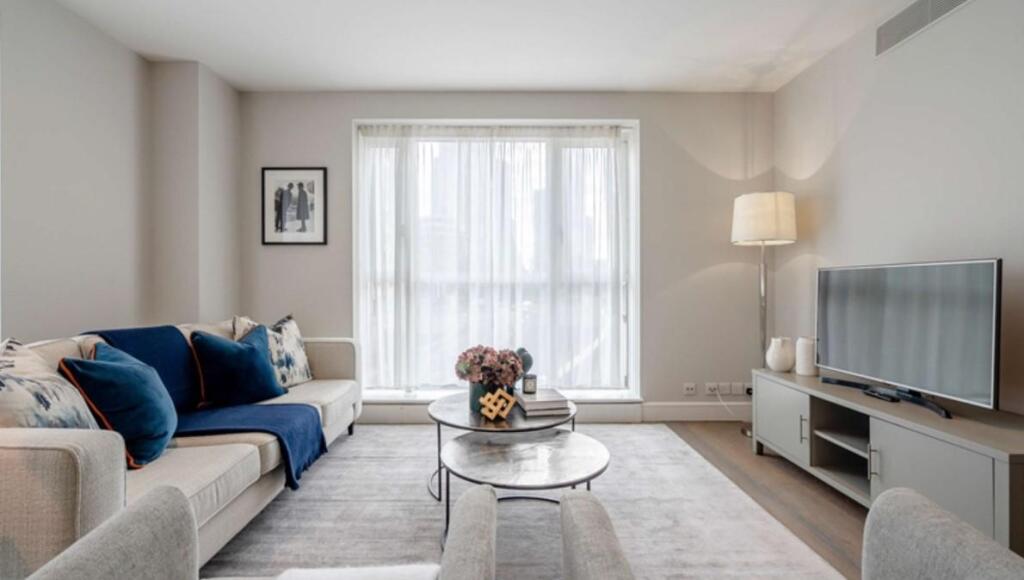 Circus Apartments, Westferry Circus, Canary Wharf E14