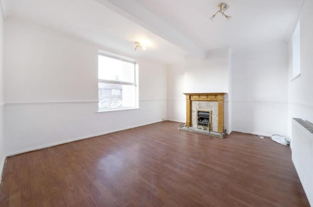House in Sutton - View 5