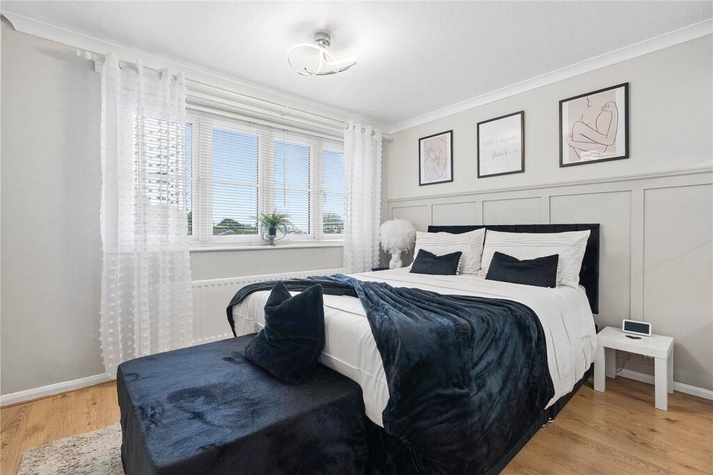 House in Chatham, Medway - More