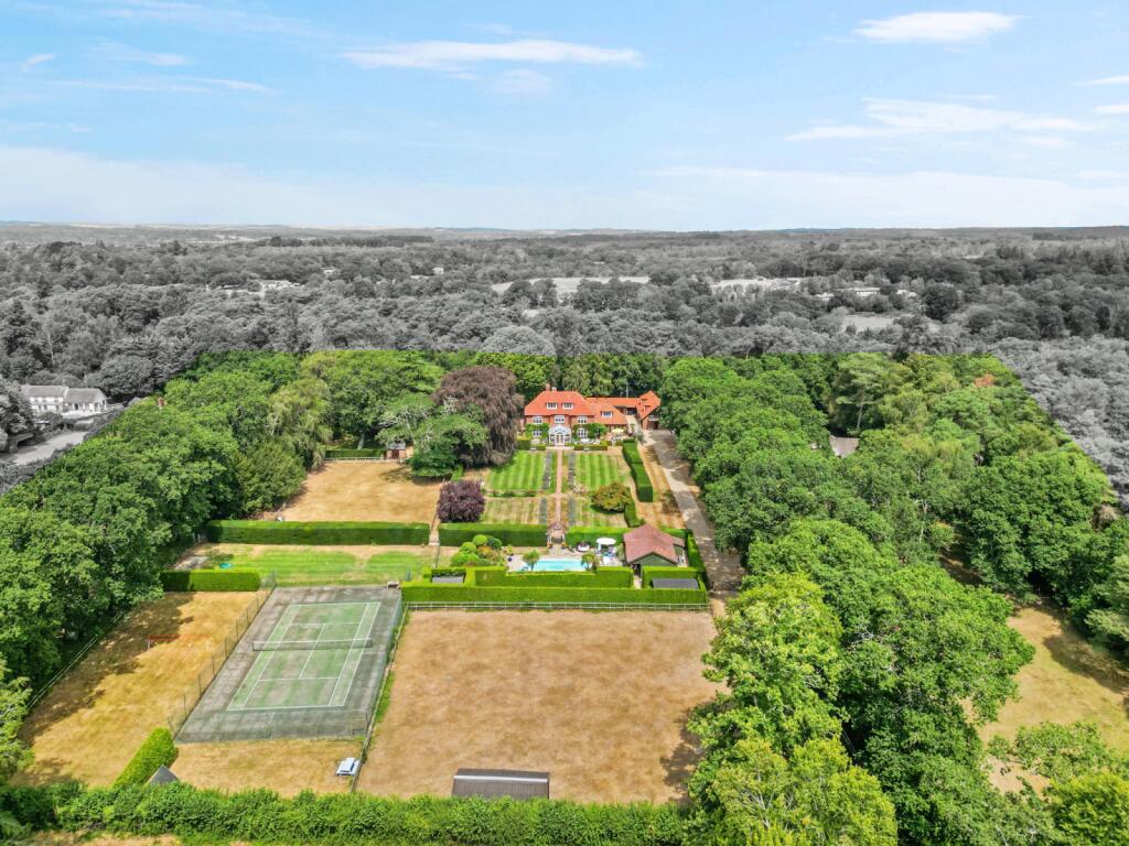 House in New Forest, Ringwood - View 4